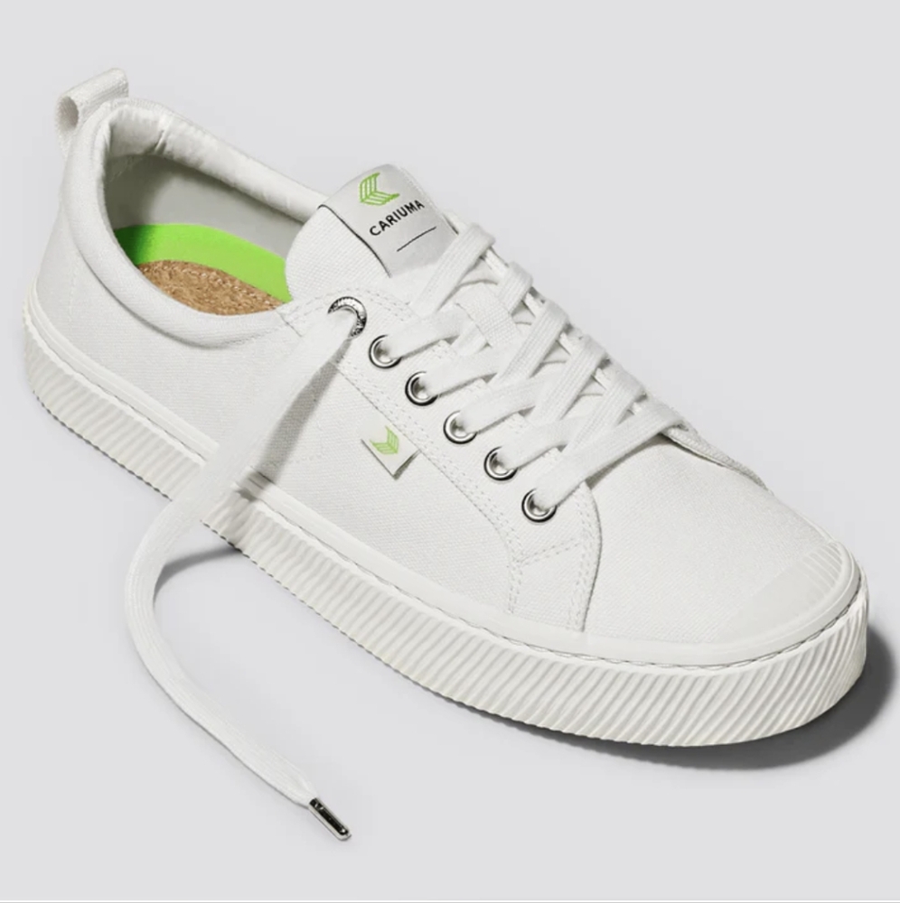 Cariuma Off-White Canvas OCA Low Sneakers - Size 8